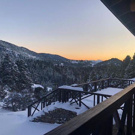 Вілла Shelter Калаврита Екстер'єр фото